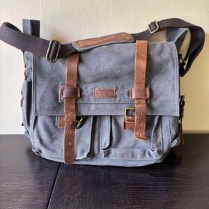 Katee men’s grey Mesenger side, body bag, leather straps